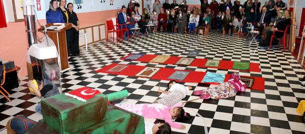 15 Temmuz gecesini anaokulu öğrencileri canlandırdı - Sputnik Türkiye