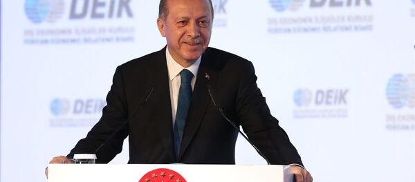 Cumhurbaşkanı Recep Tayyip Erdoğan, İstanbul Marriott Hotel Şişli'de düzenlenen Dış Ekonomik İlişkiler Kurulu’nun (DEİK) 2016 Yılı Olağan Genel Kurulu’na katılarak konuşma yaptı. - Sputnik Türkiye