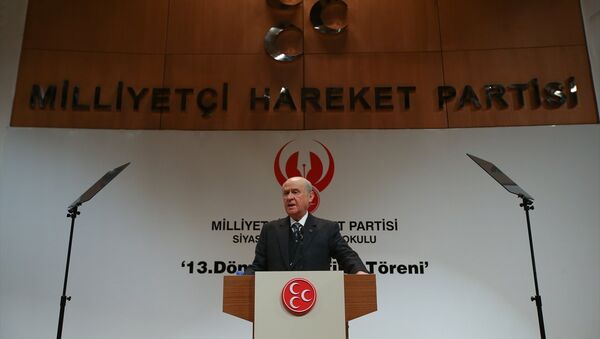 MHP Genel Başkanı Devlet Bahçeli, Siyaset ve Liderlik Okulu'nun 13. dönem eğitim faaliyetlerinin tamamlanması dolayısıyla parti genel merkezinde düzenlenen sertifika törenine katılarak konuşma yaptı - Sputnik Türkiye
