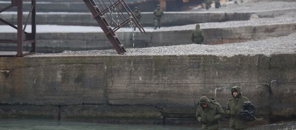 Uçağın düştüğü bölgede arama kurtarma çalışmalarına katılan askerler - Sputnik Türkiye