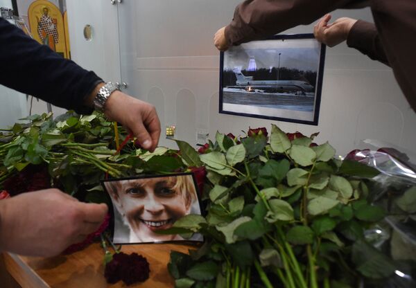 Moskova'dan Suriye'nin Lazkiye kentine giderken Soçi yakınlarında Karadeniz'e düşen Tu-154 tipi yoldu uçağında hayatını kaybeden 92 kişi arasında Dr. Lisa lakaplı Rus aktivist Elizaveta Glinka da vardı. - Sputnik Türkiye