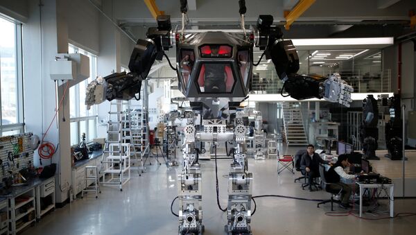Doğal afetlerde kurtarma çalışmalarında kullanılması için Güney Kore’de geliştirilen ‘METHOD-2’ isimli insanlı robot - Sputnik Türkiye