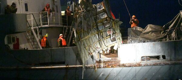 Karadeniz'de düşen Tu-154 uçağının çıkarılan parçalarından biri - Sputnik Türkiye