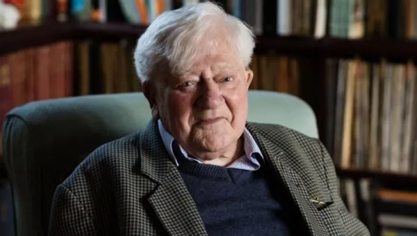 Richard Adams - Sputnik Türkiye