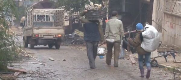 Doğu Halep sakinleri evlerine dönüyor - Sputnik Türkiye