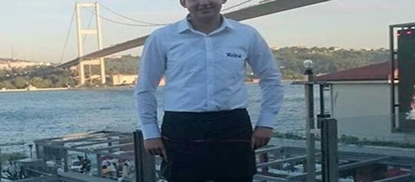 Reina'daki terör saldırısından saniye farkıyla kurtulan garson İsmail Aslan Reina'daki terör saldırısından saniye farkıyla kurtulan garson İsmail Aslan - Sputnik Türkiye