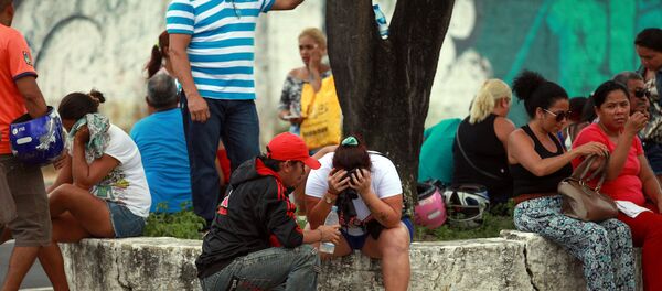 Brezilya'nın Manaus kentindeki Anisio Jobim cezaevindeki mahkumlardan haber almaya çalışan yakınları - Sputnik Türkiye