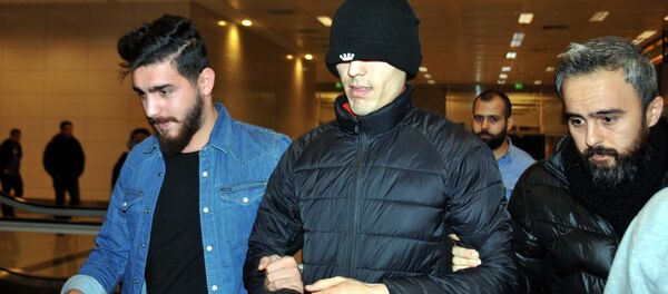 İstanbul Atatürk Havalimanı'nda Reina saldırısıyla ilgisi olduğu belirtilen yabancı uyruklu 2 kişi gözaltına alındı. - Sputnik Türkiye
