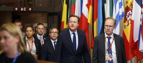 İngiltere eski Başbakanı David Cameron (solda) ve istifa eden AB Büyükelçisi Ivan Rogers - Sputnik Türkiye