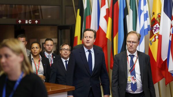 İngiltere eski Başbakanı David Cameron (solda) ve istifa eden AB Büyükelçisi Ivan Rogers - Sputnik Türkiye