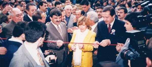 Tansu Çiller'in Bank Asya'nın açılışını yaptığı tören - Sputnik Türkiye