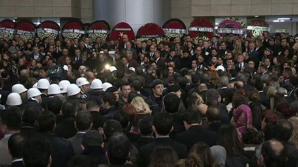 İzmir saldırısında yaşamını yitirenler için adliyede tören - Sputnik Türkiye