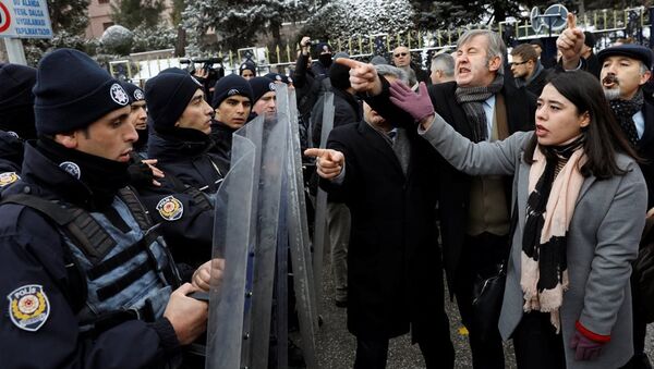Meclis önünde yapılmak istenen 'anayasa' eylemine polis müdahalesi - Sputnik Türkiye