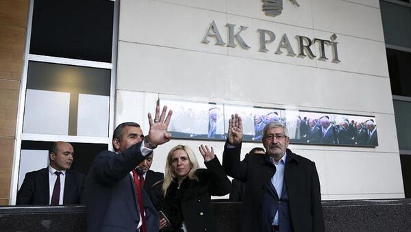 CHP Genel Başkanı Kılıçdaroğlu'nun kardeşi Celal Kılıçdaroğlu, AK Parti'ye üyelik başvurusunda bulunmak üzere genel merkeze gitti. - Sputnik Türkiye