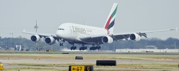 Emirates’ inaugural A380 flight to Dallas Fort/Worth International Airport touches down at Dallas-Fort Worth International Airport in Texas. (File) - Sputnik Türkiye