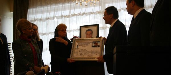 'Andrey Karlov Sokağı' kararı büyükelçinin eşine takdim edildi - Sputnik Türkiye