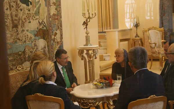 Ankara Büyükşehir Belediye Başkanı Melih Gökçek ve eşi Nevin Gökçek, Karlov’un eşi Marina Karlova’yı Rusya’nın Ankara Büyükelçiliği’nde ziyaret etti. - Sputnik Türkiye