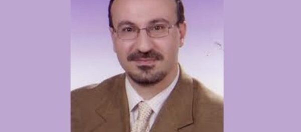 İstanbul Psikoloji Enstitüsü’nde yönetici ve eğitimci olan Klinik ve Adli Psikolog Alper Engeler, sokak hayvanlarını soğuktan korumak için İstanbul Moda’da kaldırımda kurduğu ‘kedi evi’ yüzünden tartıştığı bir şahıs tarafından bıçaklanarak öldürüldü. İstanbul Psikoloji Enstitüsü’nde yönetici ve eğitimci olan Klinik ve Adli Psikolog Alper Engeler, sokak hayvanlarını soğuktan korumak için İstanbul Moda’da kaldırımda kurduğu ‘kedi evi’ yüzünden tartıştığı bir şahıs tarafından bıçaklanarak öldürüldü. - Sputnik Türkiye