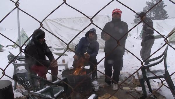 Selanik mülteci kampındaki sığınmacılar dondurucu soğukla karşı karşıya - Sputnik Türkiye
