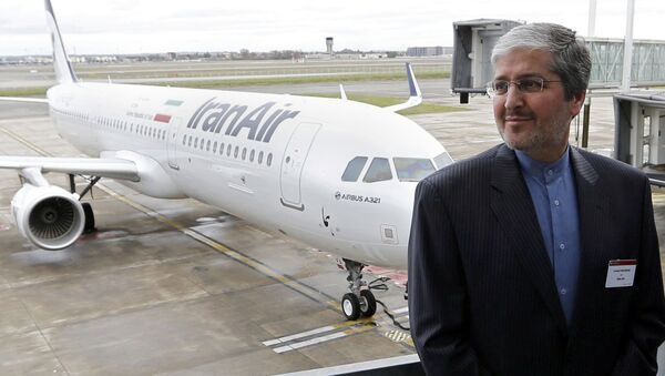 IranAir Genel Müdürü Ferhad Pervereş ve teslim alınan ilk Airbus A321 yolcu uçağı - Sputnik Türkiye