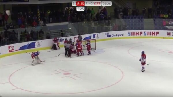 Rus ve Çek buz hokeyi maçında bayan sporcuların kavgası kamerada - Sputnik Türkiye