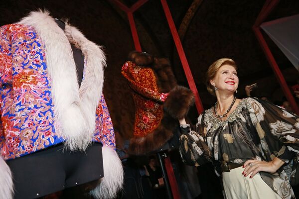 Şarkıcı Viktorya Tsiganova Moskova'da son tasarımlarını tanıtıyor. - Sputnik Türkiye