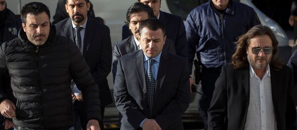 Darbe girişiminden bir gün sonra Yunanistan'ın Dedeağaç kentine izinsiz iniş yapan helikopterdeki sekiz darbeci asker Yüksek Mahkeme'de hakim karşısına çıktı / 3. gün - Sputnik Türkiye