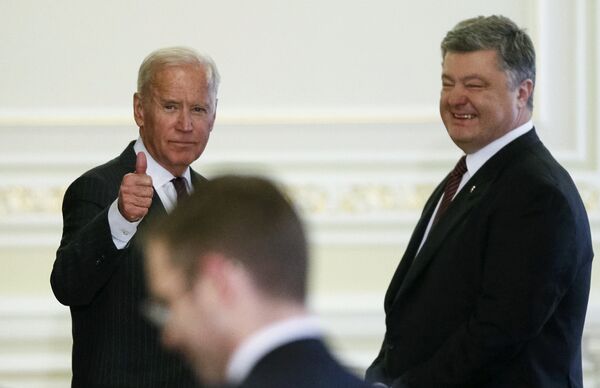 ABD Başkan Yardımcısı Joe Biden - Ukrayna Devlet Başkanı Pyotr Poroşenko - Sputnik Türkiye