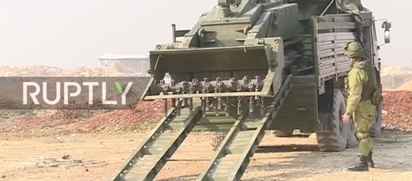 Rus bomba imha uzmanları Halep’te 2.000 hektarlık alanı mayınlardan temizledi - Sputnik Türkiye