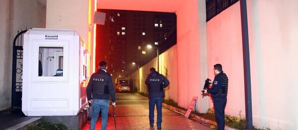 Reina saldırganının Esenyurt'ta yakalandığı sitede arama çalışmaları sürüyor. Reina saldırganının Esenyurt'ta yakalandığı sitede arama çalışmaları sürüyor. - Sputnik Türkiye