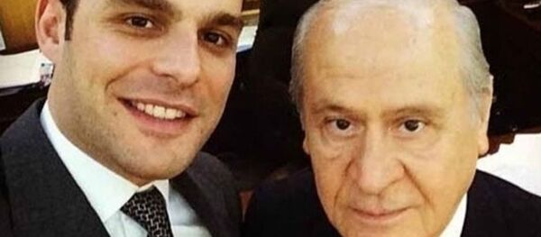 7 Haziran 2015 seçimlerinde MHP'den milletvekili adayı olan oyuncu Mehmet Aslan - Sputnik Türkiye