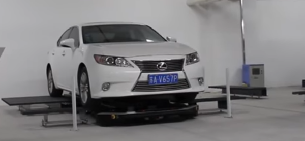 Çin’in Nanjing kentinde dünyanın ilk akıllı park alanı açılacak. Otopark’taki yer alacak otomatik uzaktan kontrol edilebilen bir aygıt, araçları yalnızca bir iki dakika içinde istenilen yere park edebiliyor. - Sputnik Türkiye