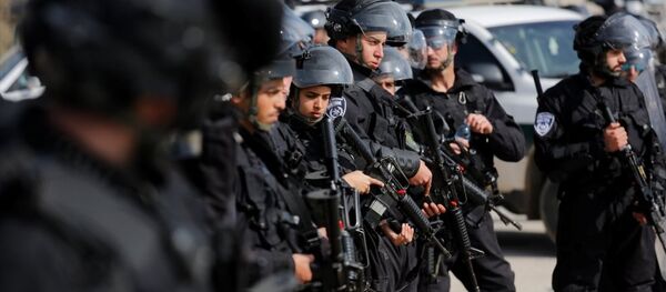 İsrail askerleri ile Filistinliler arasında yıkım gerginliği - Sputnik Türkiye