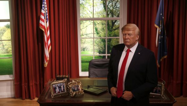 ABD’nin yeni Başkanı Donald Trump, 20 Ocak’taki göreve başlama töreninden önce Beyaz Saray’daki Oval Ofis’te boy gösterdi. Ünlü balmumu heykel müzesi Madame Tussauds’nun Londra ve Washington şubeleri için, Trump’ın Oval Ofis’te olduğu bir balmumu heykel yapıldı. - Sputnik Türkiye
