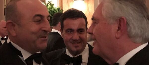 Dışişleri Bakanı Çavuşoğlu, Trump'ın Dışişleri Bakanı adayı Tillerson ile görüştü Dışişleri Bakanı Çavuşoğlu, Trump'ın Dışişleri Bakanı adayı Tillerson ile görüştü - Sputnik Türkiye