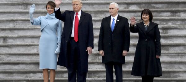 ABD Başkanı Donald Trump, yardımcısı Mike Pence ve First Lady Melania Trump ile Karen Pence - Sputnik Türkiye