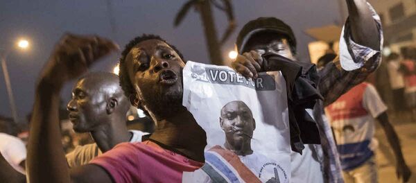 Gambiya'da seçilmiş balkan Adama Barrow'un destekçileri sokakta - Sputnik Türkiye
