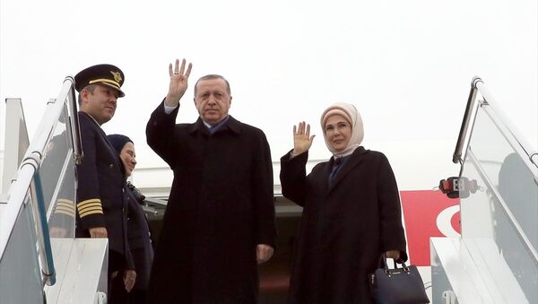Afrika turuna çıkan Erdoğan'a eşi Emine Erdoğan da eşlik ediyor. - Sputnik Türkiye