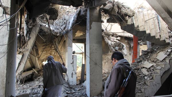 Yemen, Sada kenti yakınlarında bombalanan bina - Sputnik Türkiye
