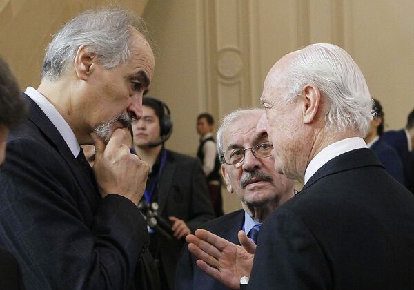 BM Suriye Özel Temsilcisi Staffan de Mistura ve Suriye'nin BM Büyükelçisi Beşar el Caferi BM Suriye Özel Temsilcisi Staffan de Mistura ve Suriye'nin BM Büyükelçisi Beşar el Caferi - Sputnik Türkiye