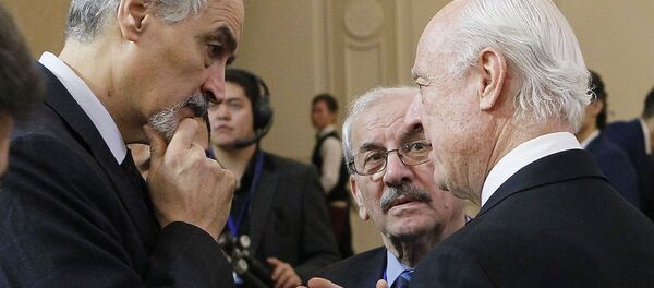 BM Suriye Özel Temsilcisi Staffan de Mistura ve Suriye'nin BM Büyükelçisi Beşar el Caferi - Sputnik Türkiye