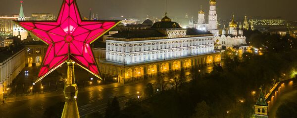The star atop the Vodovzvodnaya Tower of the Moscow Kremlin. Right: the Grand Kremlin Palace, and the Church of St. John Climacus the Ivan the Great Bell Tower The star atop the Vodovzvodnaya Tower of the Moscow Kremlin. Right: the Grand Kremlin Palace, and the Church of St. John Climacus the Ivan the Great Bell Tower - Sputnik Türkiye