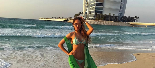 Dubai'deki otel yönetimiyle sorun yaşayan Rus mankenlerden Anna Kalaşnikova - Sputnik Türkiye