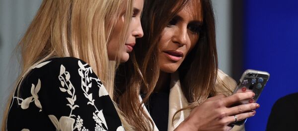 First Lady Melania Trump ve ABD Başkanı Donald Trump'ın kızı Ivanka Trump First Lady Melania Trump ve ABD Başkanı Donald Trump'ın kızı Ivanka Trump - Sputnik Türkiye