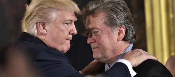 Donald Trump - Stephen Bannon - Sputnik Türkiye