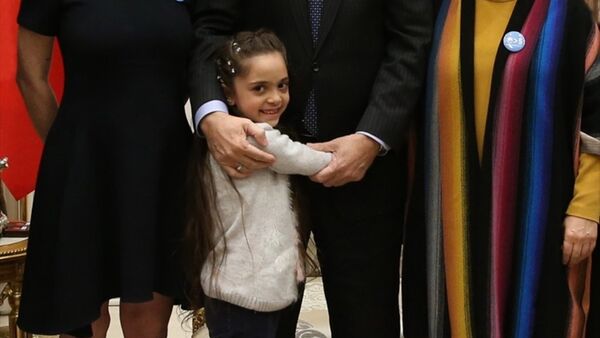 Cumhurbaşkanı Recep Tayyip Erdoğan ve eşi Emine Erdoğan, Cumhurbaşkanlığı Külliyesi'nde ABD'li ünlü oyuncu Lindsay Lohan ile Suriyeli Bana Alabed'i kabul etti. - Sputnik Türkiye