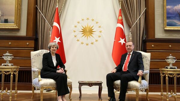 İngiltere Başbakanı Theresa May, Cumhurbaşkanı Recep Tayyip Erdoğan ile - Sputnik Türkiye