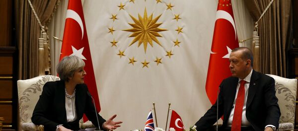 Cumhurbaşkanı Recep Tayyip Erdoğan- İngiltere Başbakanı Theresa May - Sputnik Türkiye