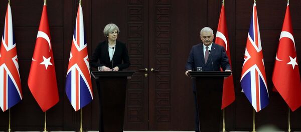 Başbakan Binali Yıldırım, İngiliz mevkidaşı Theresa May ile - Sputnik Türkiye