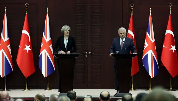 Başbakan Binali Yıldırım, İngiliz mevkidaşı Theresa May ile - Sputnik Türkiye